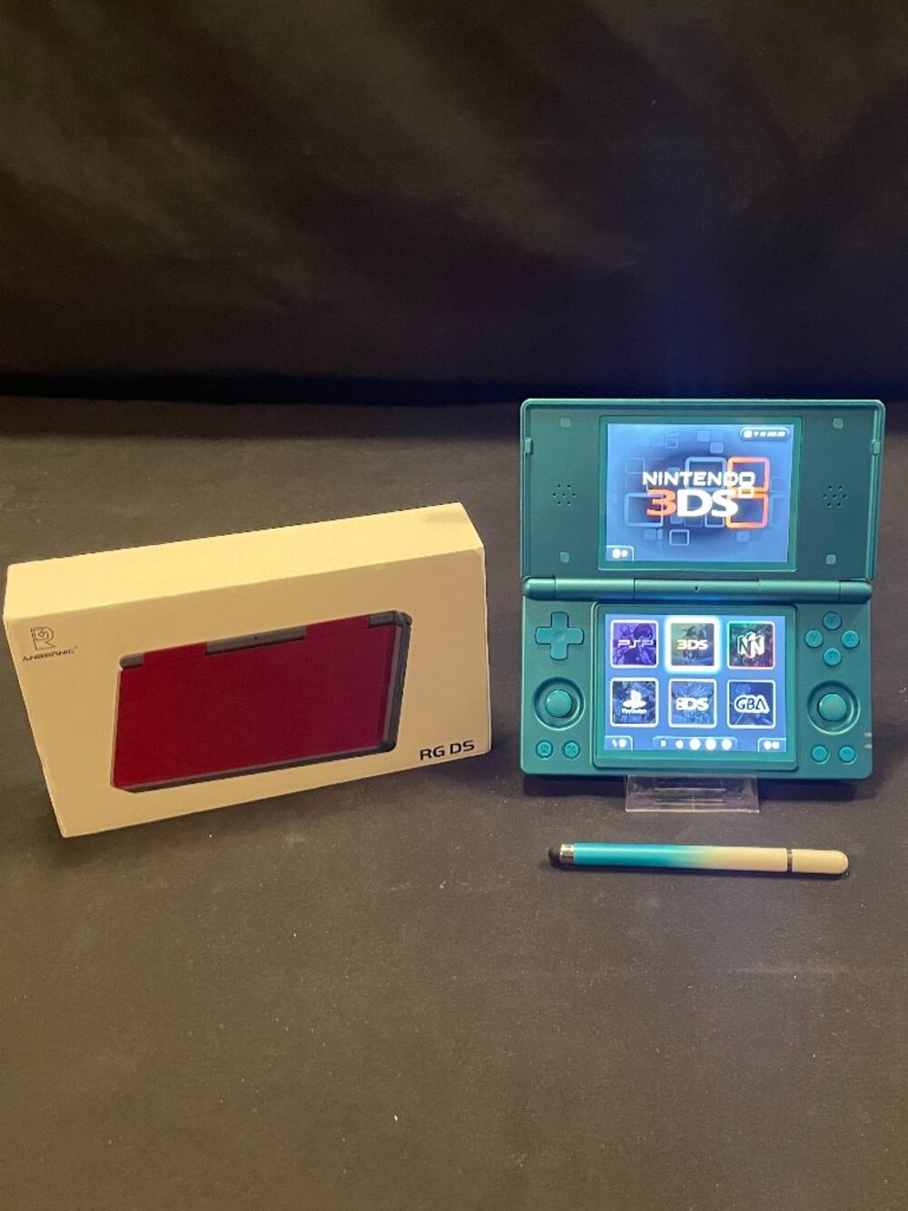 Clamshell Retro Game Console Handheld 128gb With Custom OS